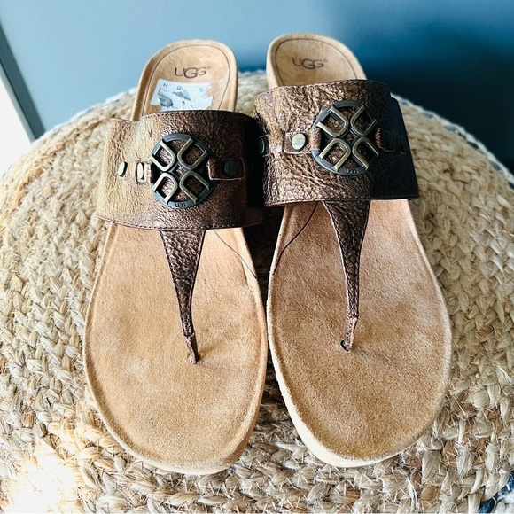 UGG Australia Briella Bronze T-Strap Sandals - Picture 3 of 8